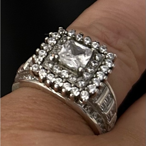 Amazing 3 Ct Center Stone Wedding Engagement Ring Set in Sterling Silver Size 6 - Picture 2 of 6